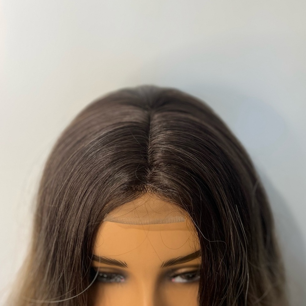 28 In Front Lace Closure balayage brown Root  &  Blonde Wavy Hair - Picture 5 of 8